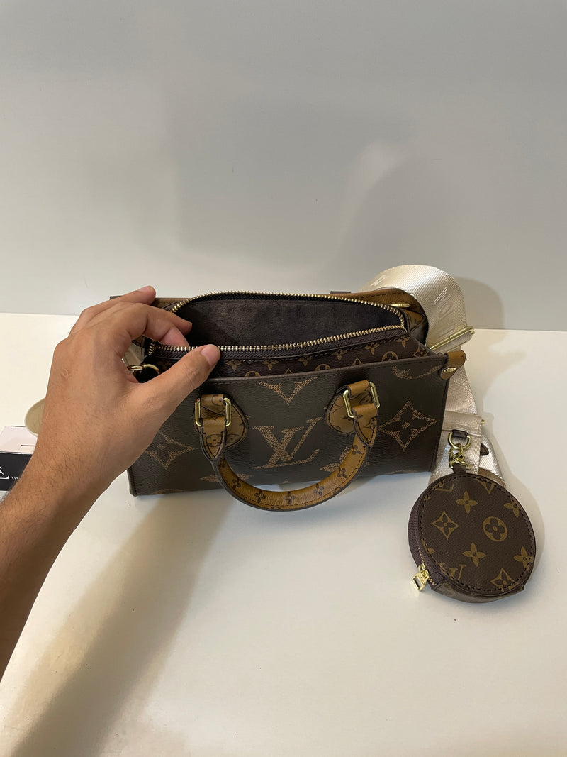 LOUIS VUITTON ONTHGO EAST -WEST